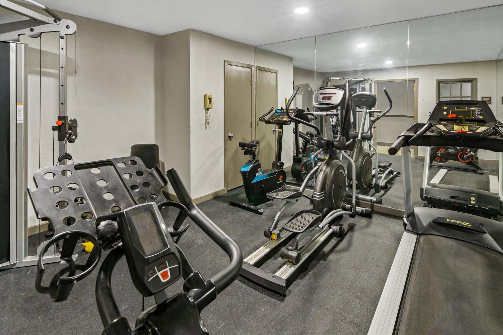 Irving Inn & Suites At Dfw Airport Bagian luar foto